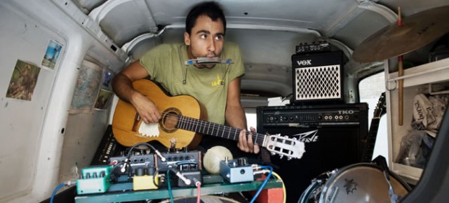 EL PETIT DE CAL ERIL Y ESPERIT! bajo la CarpA EL PETIT DE CAL ERIL Y ESPERIT! bajo la CarpA